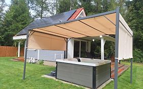 Domek z jacuzzi,kajaki i rowery,sauna -Malinowy Reset
